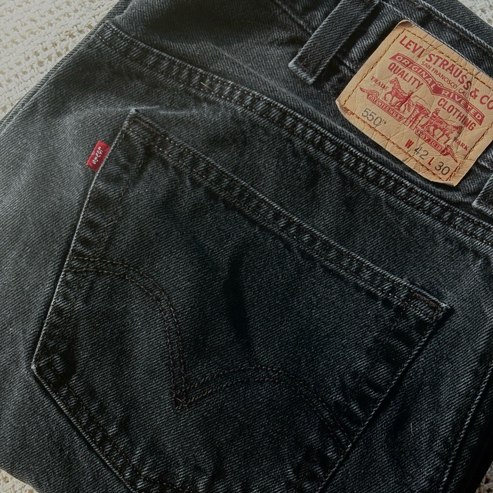 Levi's 550 Men's Relaxed Fit Black Jeans - Picture 8 of 8